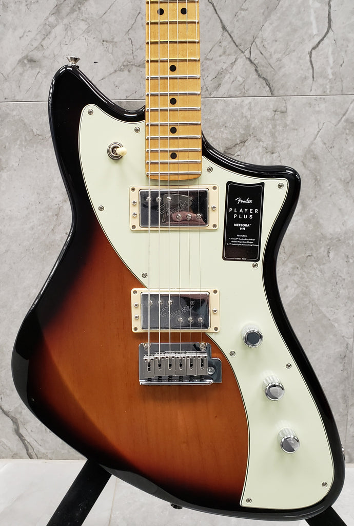 FENDER Player Plus Meteora HH Maple Fingerboard 3-Color Sunburst 0147352300