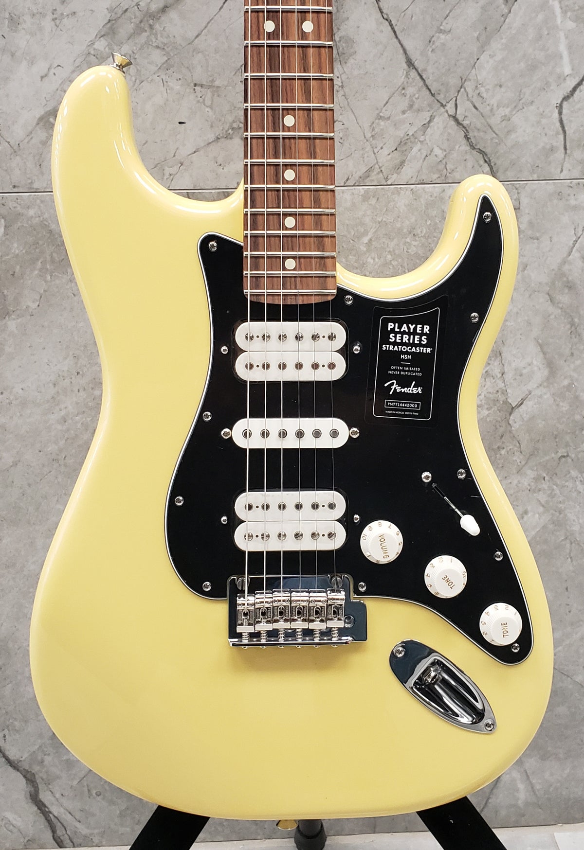 在庫あ定番8月1日まで値下げ　Fender Player Stratocaster HSH ギター