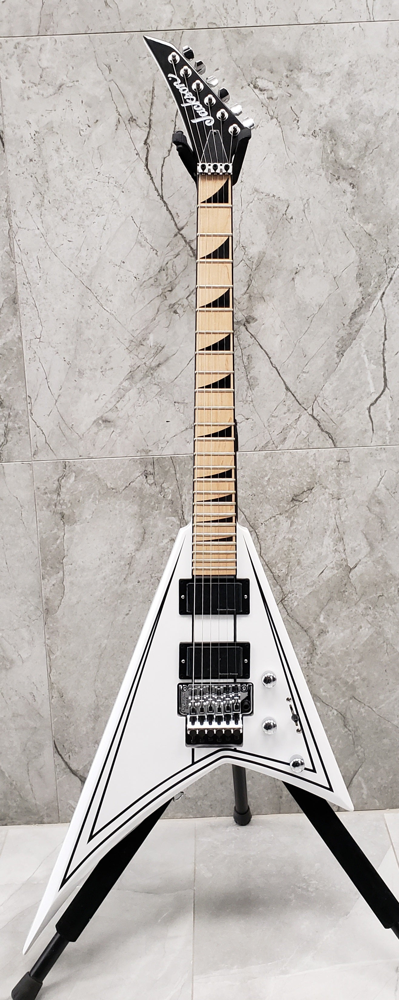 Jackson X Series Rhoads RRX24M Maple Fingerboard Snow White with Black Pinstripes