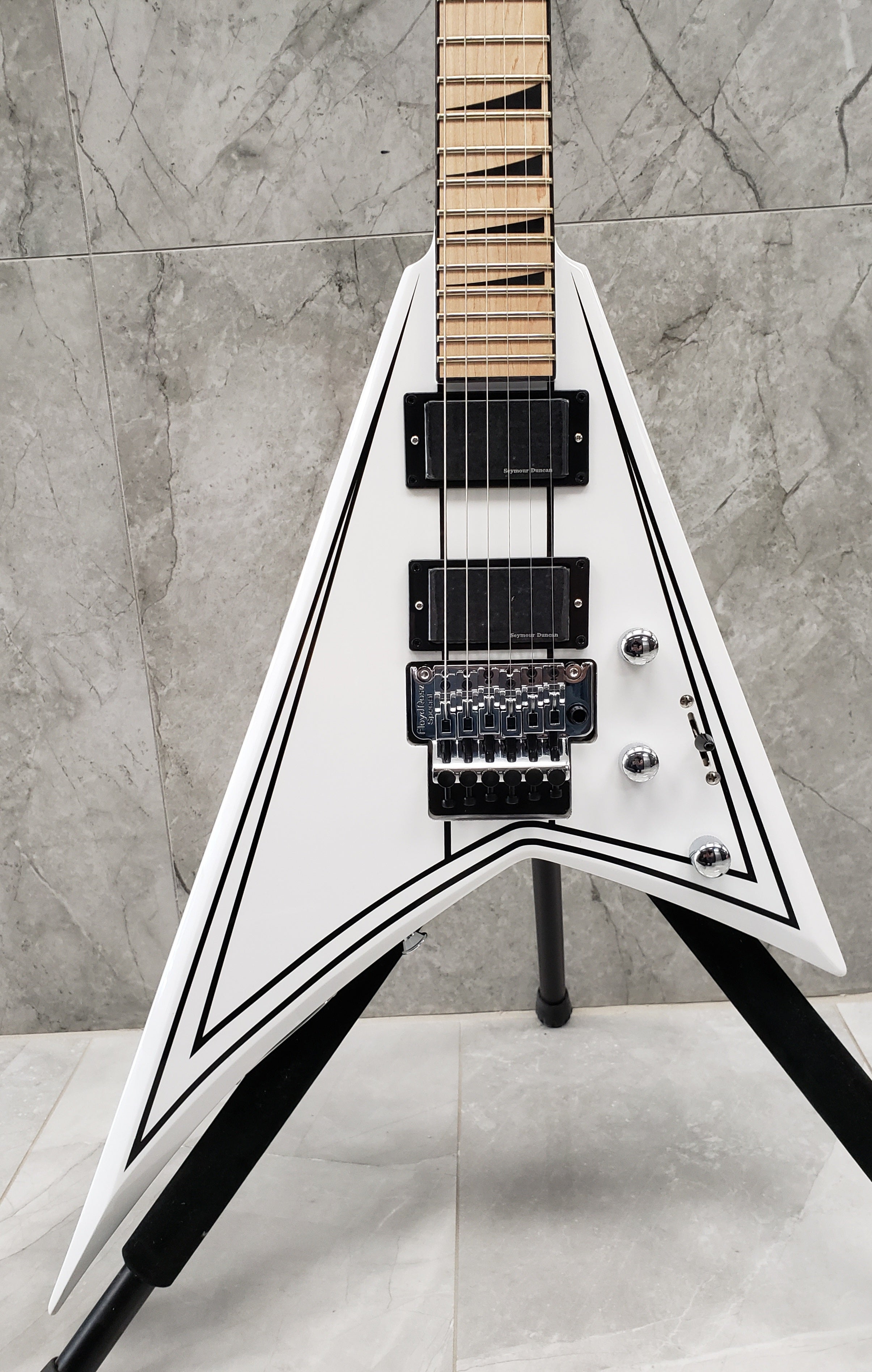 Jackson X Series Rhoads RRX24M Maple Fingerboard Snow White with Black Pinstripes