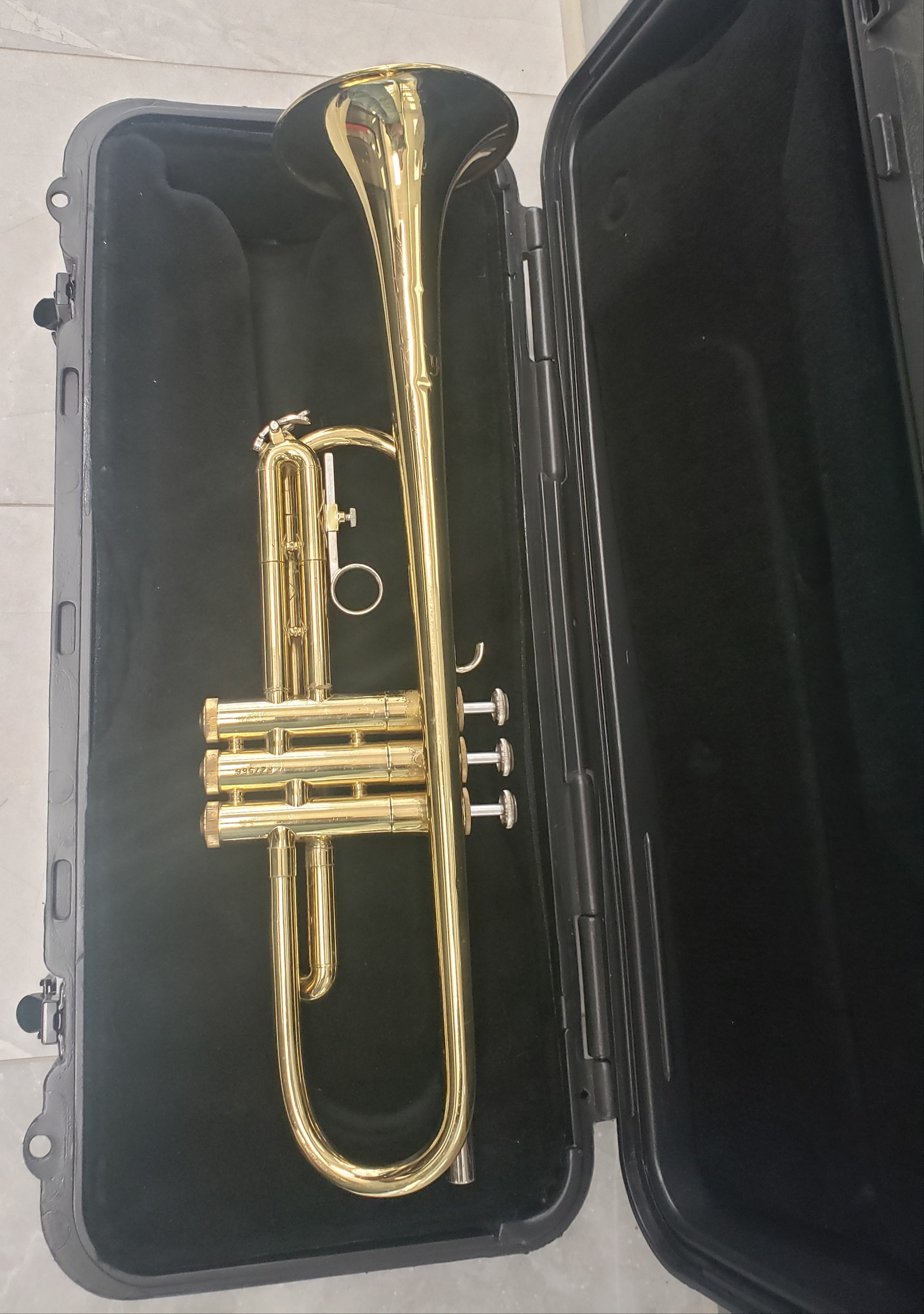 Bach USA Trumpet With Valve Oil And Mouth Piece