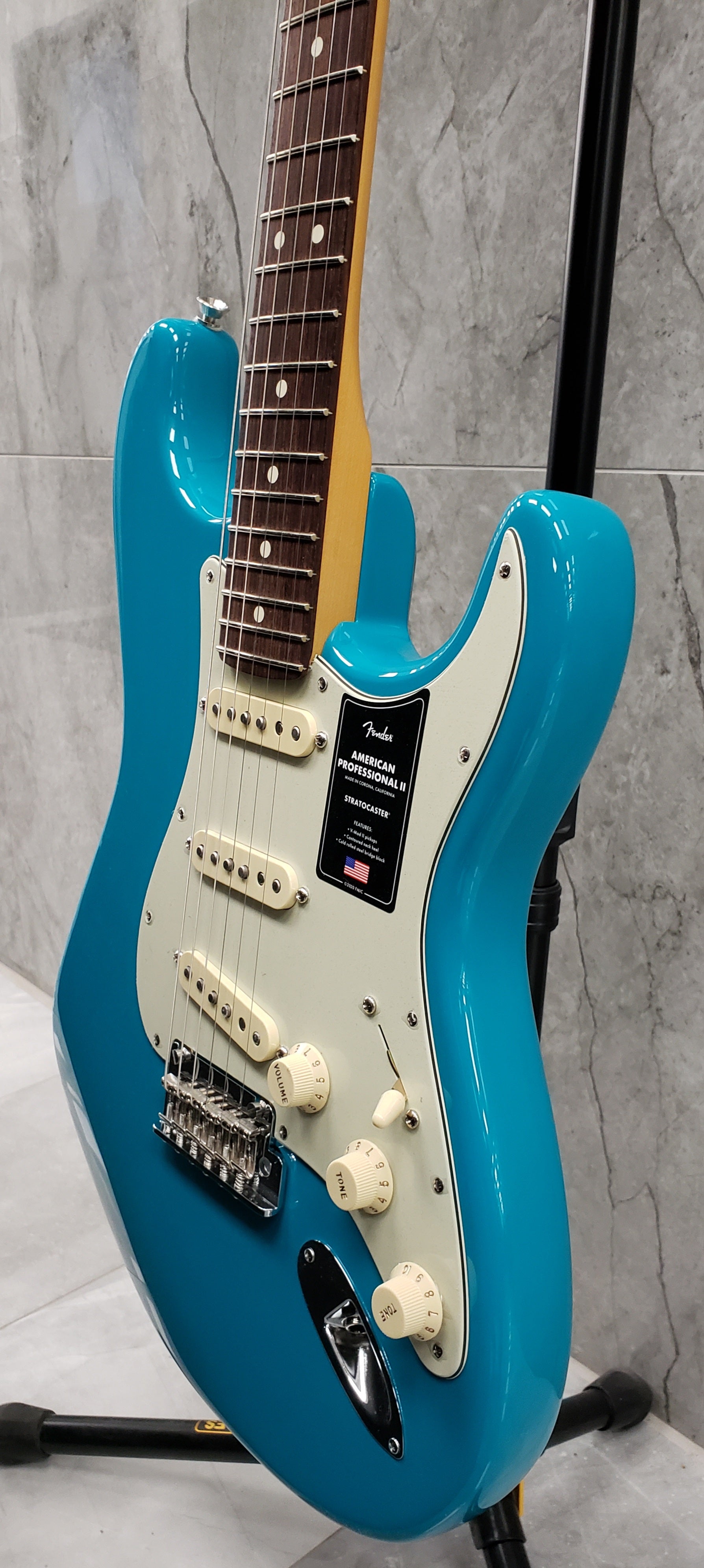 Fender American Professional II Stratocaster Rosewood Fingerboard Miami Blue F-0113900719