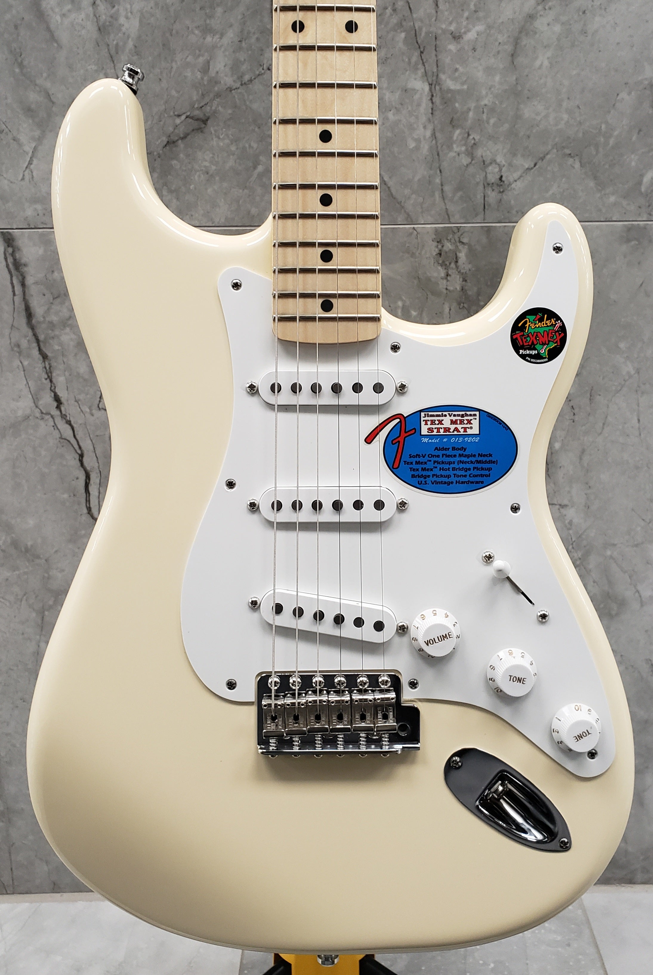 Fender Jimmie Vaughan Tex-Mex Strat, Maple Fingerboard, Olympic White  0139202305 SERIAL NUMBER MX22133447 - 8.0 LBS